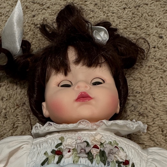 Madame Alexander Doll in Cream with Floral Details - Picture 5 of 9